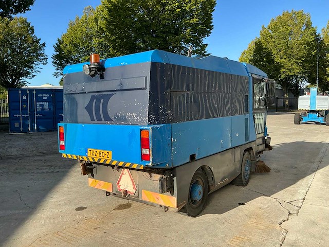 Ravo - 2000 - ravo 5002 si - zelfrijdende veegmachine - afbeelding 24 van  34