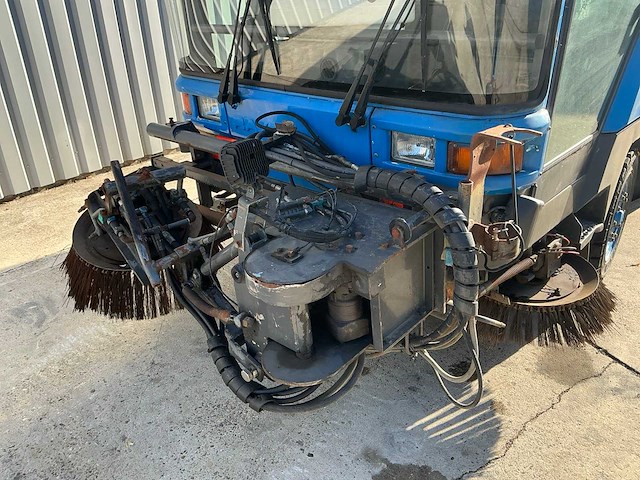 Ravo - 2000 - ravo 5002 si - zelfrijdende veegmachine - afbeelding 25 van  34