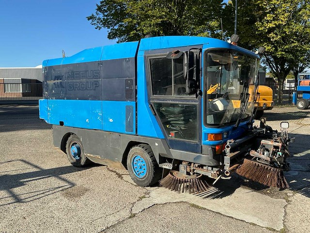 Ravo - 2000 - ravo 5002 si - zelfrijdende veegmachine - afbeelding 31 van  34
