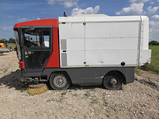 Ravo 5002 slh zelfrijdende veegmachine - afbeelding 1 van  9