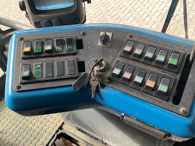 Ravo 5002 zelfrijdende veegmachine - afbeelding 4 van  16