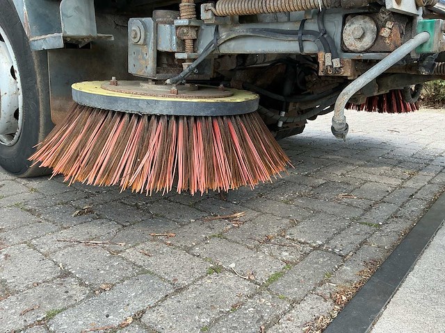 Ravo 540 zelfrijdende straatveegmachine - afbeelding 3 van  24