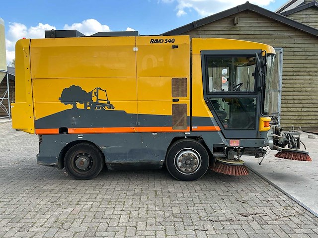 Ravo 540 zelfrijdende straatveegmachine - afbeelding 21 van  24