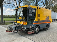 Ravo 540 zelfrijdende straatveegmachine - afbeelding 1 van  3