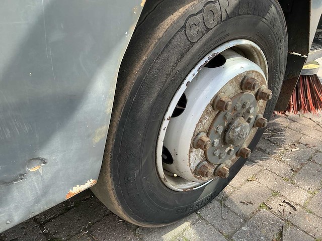 Ravo 540 zelfrijdende straatveegmachine - afbeelding 2 van  3