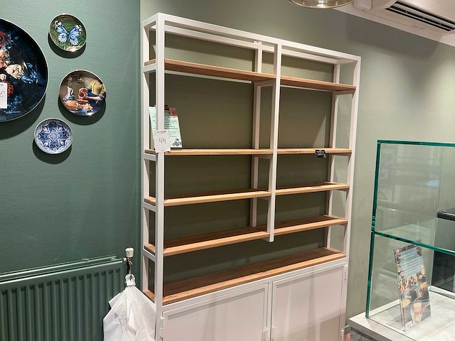 Raw steel&wood winkelstelling - afbeelding 1 van  4