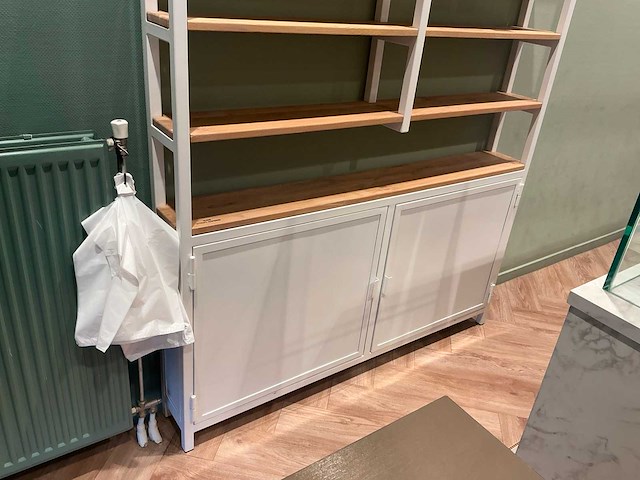 Raw steel&wood winkelstelling - afbeelding 2 van  4