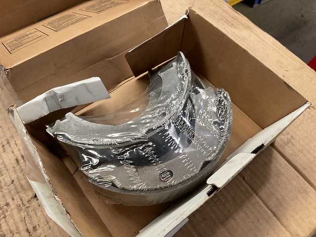 Raybestos set brake shoes - afbeelding 1 van  3