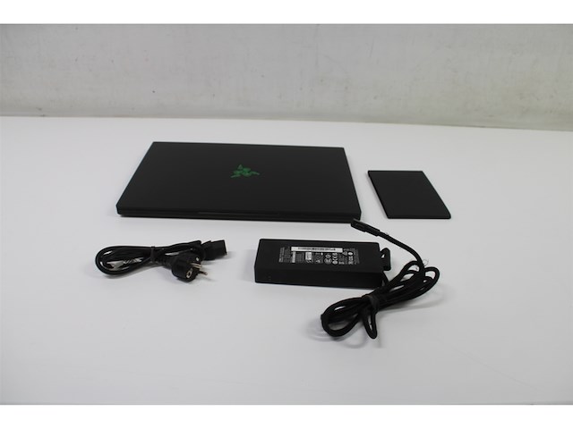 Razer blade17 gaming laptop intel core i711800h 16gb 1tb qwerty zwart - afbeelding 2 van  4