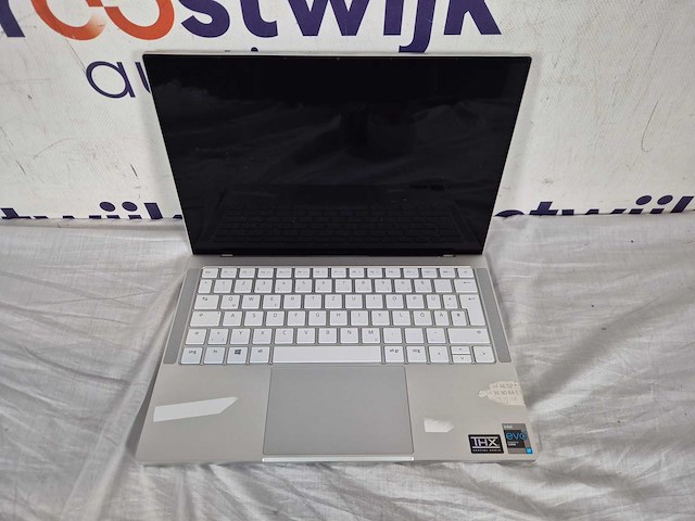 Razer book uhd touch 60hz i7-1tb laptop (zilver) - afbeelding 1 van  2