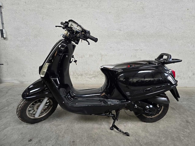 Razzo - snorscooter - lucca - 4t 25km uitvoering dbd81d - afbeelding 1 van  8