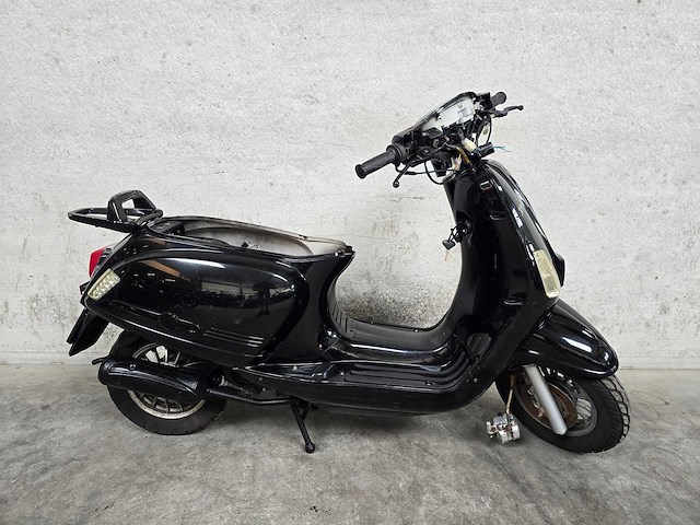 Razzo - snorscooter - lucca - 4t 25km uitvoering dbd81d - afbeelding 2 van  8