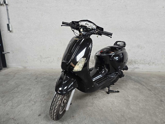 Razzo - snorscooter - lucca - 4t 25km uitvoering dbd81d - afbeelding 3 van  8