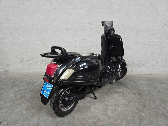 Razzo - snorscooter - lucca - 4t 25km uitvoering dbd81d - afbeelding 7 van  8