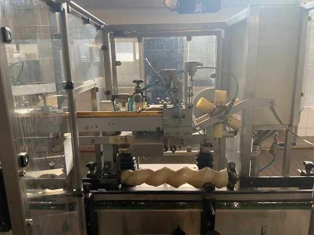 Rb6000 capsuleermachine met krimp en spoelmachine - afbeelding 4 van  31