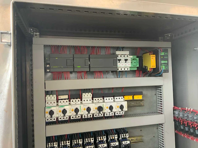 Rb6000 capsuleermachine met krimp en spoelmachine - afbeelding 17 van  31