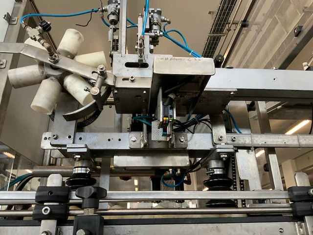 Rb6000 capsuleermachine met krimp en spoelmachine - afbeelding 7 van  24