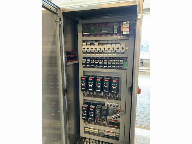 Rb6000 capsuleermachine met krimp en spoelmachine - afbeelding 11 van  24