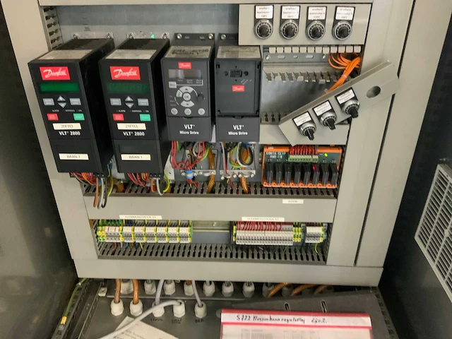 Rb6000 capsuleermachine met krimp en spoelmachine - afbeelding 16 van  24