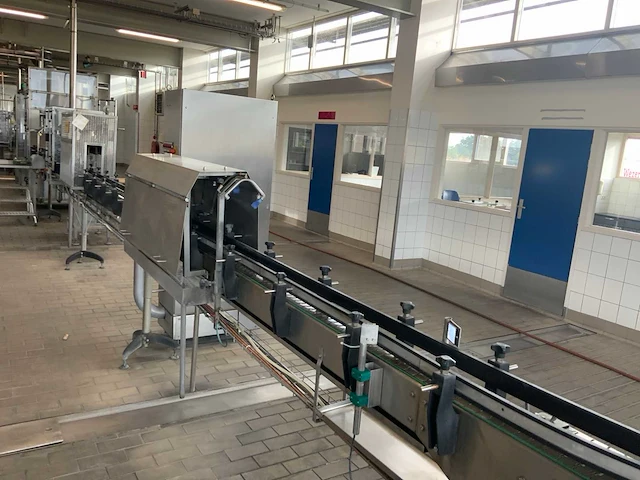 Rb6000 capsuleermachine met krimp en spoelmachine - afbeelding 2 van  31