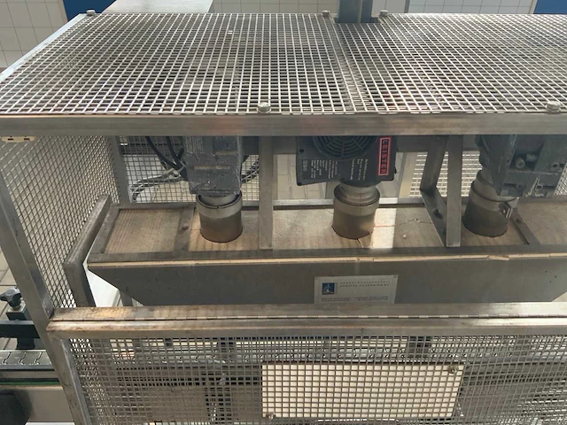 Rb6000 capsuleermachine met krimp en spoelmachine - afbeelding 7 van  31