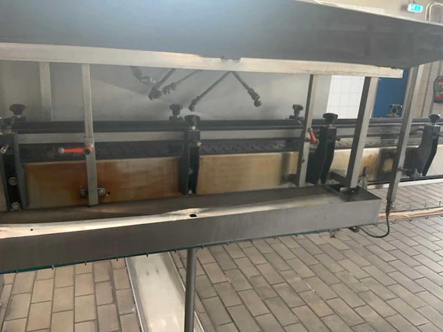 Rb6000 capsuleermachine met krimp en spoelmachine - afbeelding 11 van  31