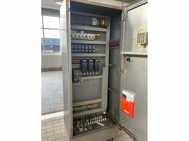 Rb6000 capsuleermachine met krimp en spoelmachine - afbeelding 16 van  31