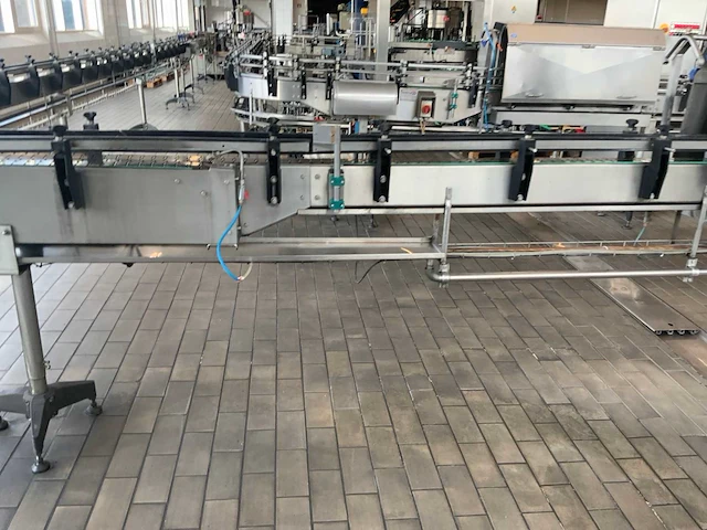 Rb6000 capsuleermachine met krimp en spoelmachine - afbeelding 24 van  31