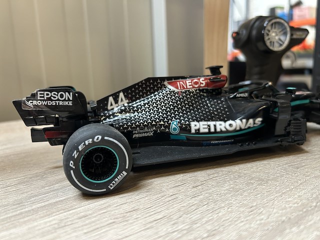 Rc mercedes-amg f1 w11 eq performance racewagen, rastar - afbeelding 4 van  5