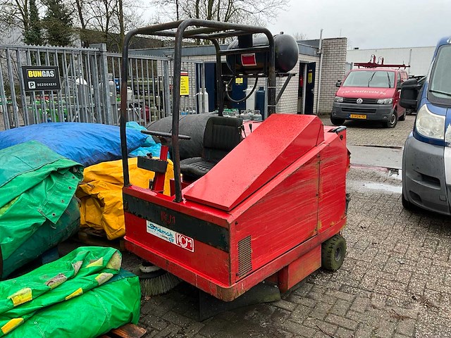 Rcm r.900.ssa zelfrijdende veegmachine - afbeelding 1 van  14