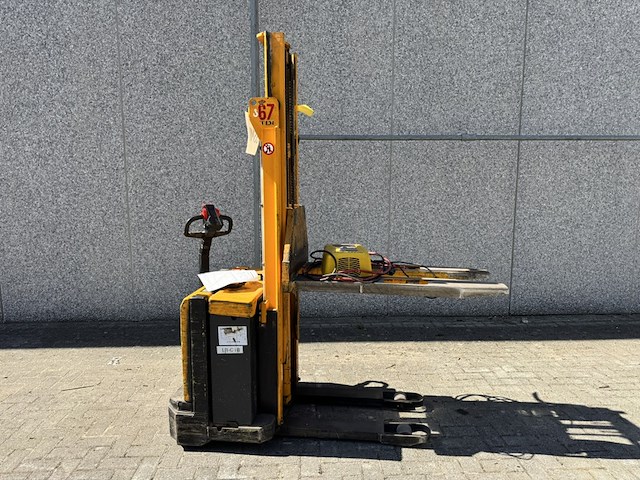 Reach pallettruck, jungheinrich, ejc125, geel, elektrisch - afbeelding 1 van  14