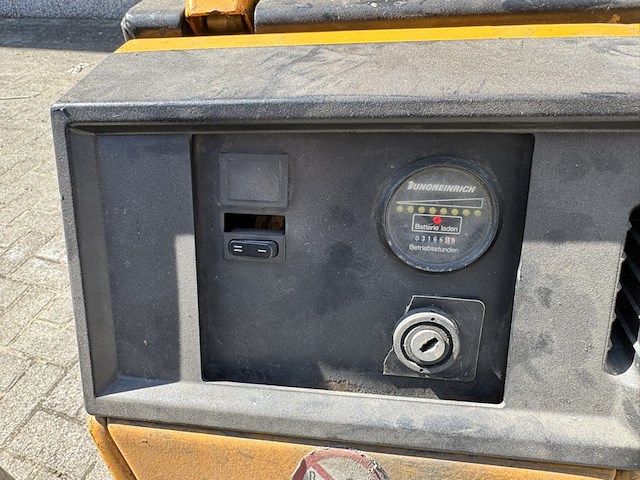 Reach pallettruck, jungheinrich, ejc125, geel, elektrisch - afbeelding 8 van  14