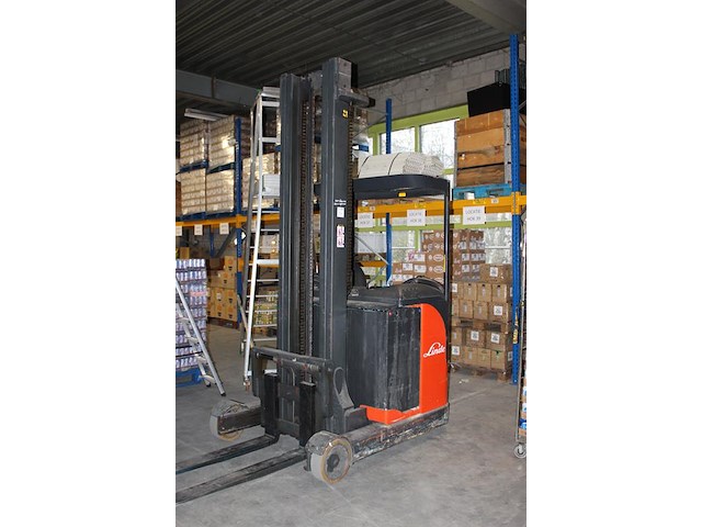 Reachtruck linde r14s. bouwjaar 2009. hefhoogte 669,5 cm. heflast 1400 kg. doorrijhoogte 293 cm. afgelezen ... - afbeelding 2 van  7