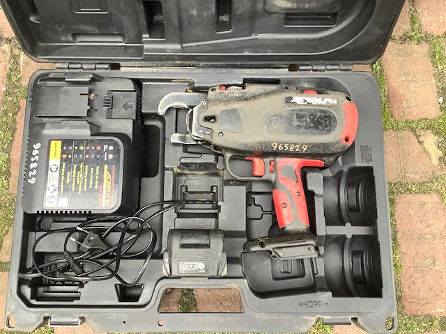 Rebartier rb398 betonvlechtmachine - afbeelding 3 van  4