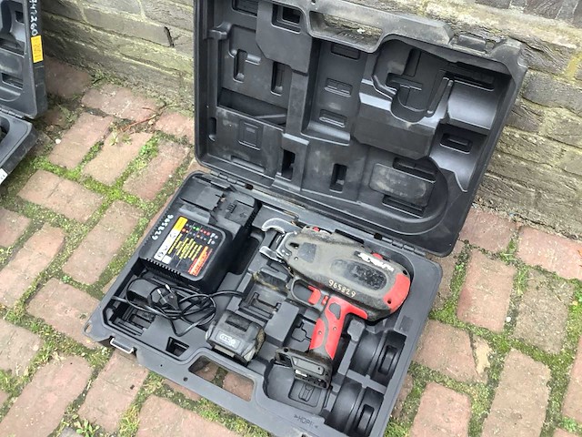 Rebartier rb398 betonvlechtmachine - afbeelding 1 van  1