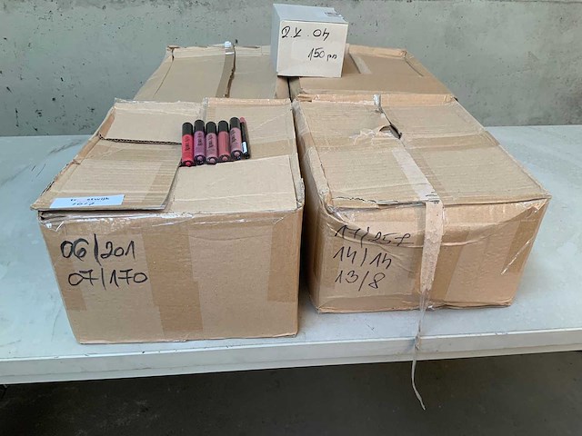 Rebel kiss - lip cosmetics (1398x) - afbeelding 5 van  5