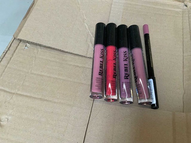 Rebel kiss - lip cosmetics (1430x) - afbeelding 2 van  5