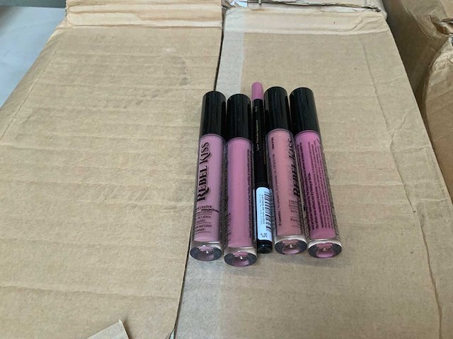 Rebel kiss - lip cosmetics (1430x) - afbeelding 2 van  5