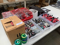 Rebel kiss & aden - various pharmaceutical, cosmetic and chemical - afbeelding 1 van  3