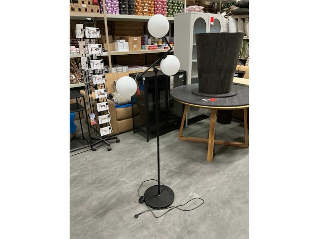 Rebellenclub gala vloerlamp h160cm - afbeelding 2 van  5