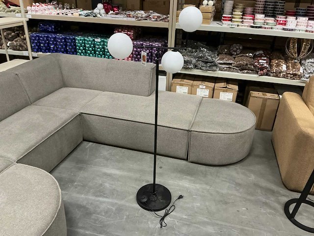 Rebellenclub gala vloerlamp h160cm - afbeelding 1 van  3