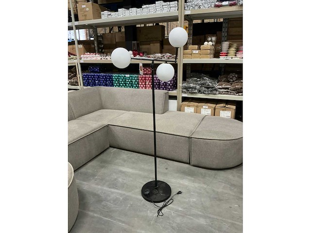 Rebellenclub gala vloerlamp h160cm - afbeelding 2 van  3