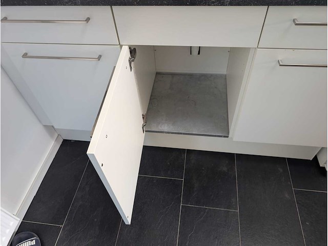 Rechte keuken met franke gootsteen en grohe kraan - afbeelding 7 van  10