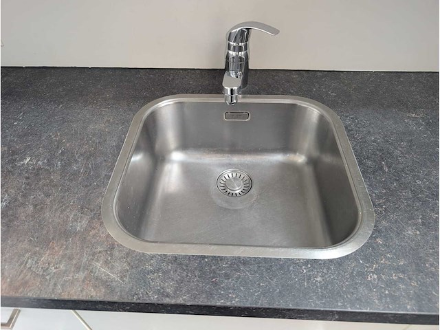 Rechte keuken met franke gootsteen en grohe kraan - afbeelding 8 van  10