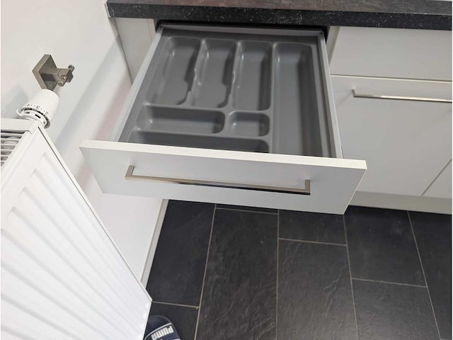 Rechte keuken met franke gootsteen en grohe kraan - afbeelding 9 van  10