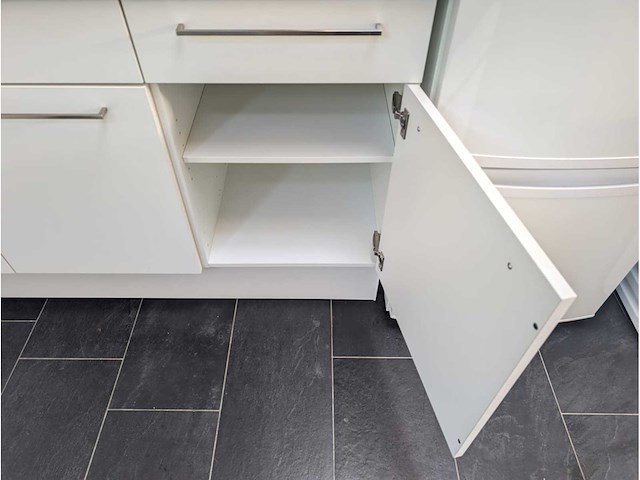 Rechte keuken met franke gootsteen en grohe kraan - afbeelding 10 van  10