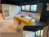 Rechte moderne keuken - 380x300cm - nieuw in doos - afbeelding 1 van  2