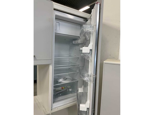 Rechtopgestelde showroomkeuken zonder werkblad - afbeelding 3 van  13