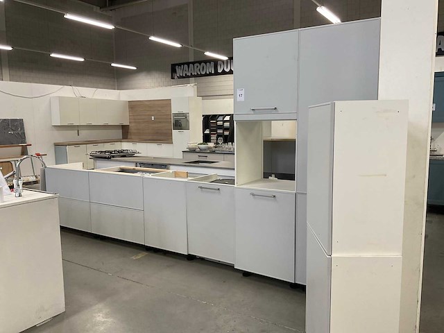 Rechtopgestelde showroomkeuken zonder werkblad - afbeelding 6 van  13
