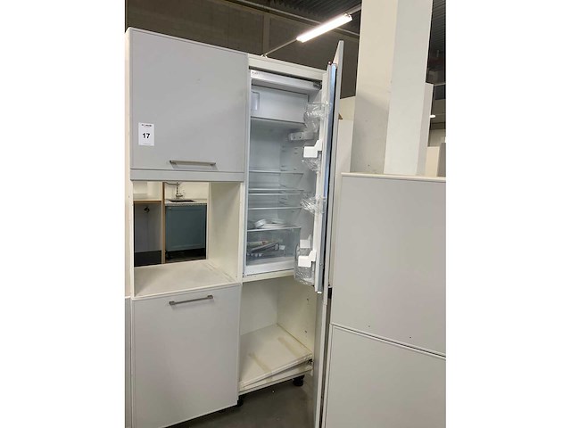 Rechtopgestelde showroomkeuken zonder werkblad - afbeelding 2 van  13